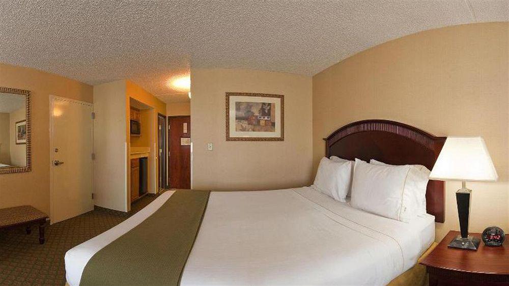 Holiday Inn Express Hotel & Suites Bentonville By Ihg Extérieur photo