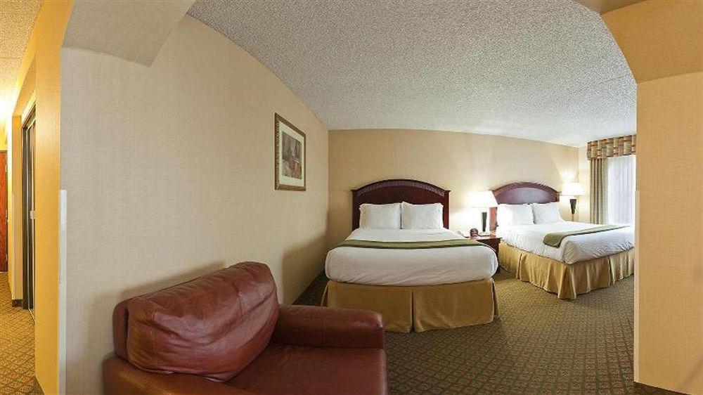 Holiday Inn Express Hotel & Suites Bentonville By Ihg Extérieur photo