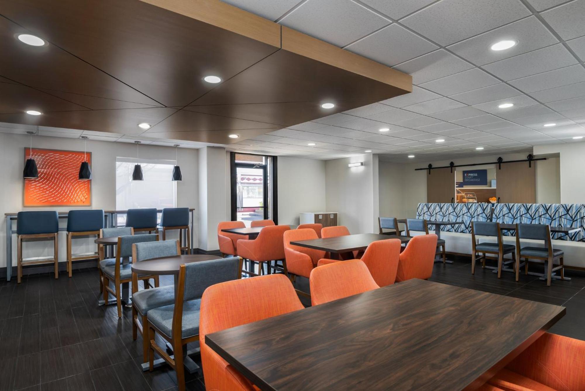 Holiday Inn Express Hotel & Suites Bentonville By Ihg Extérieur photo